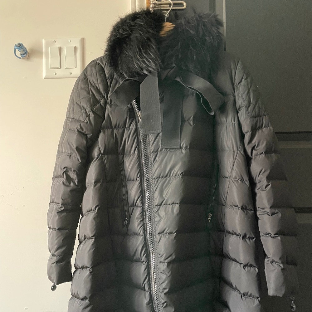 EMT 800 100% Authentic Moncler Down Coat with a detachable real fur collar